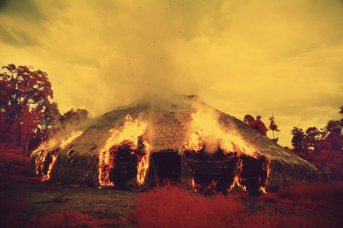 Claudia Andujar Película infrarroja, Catrimani, Roraima, 1972-1976