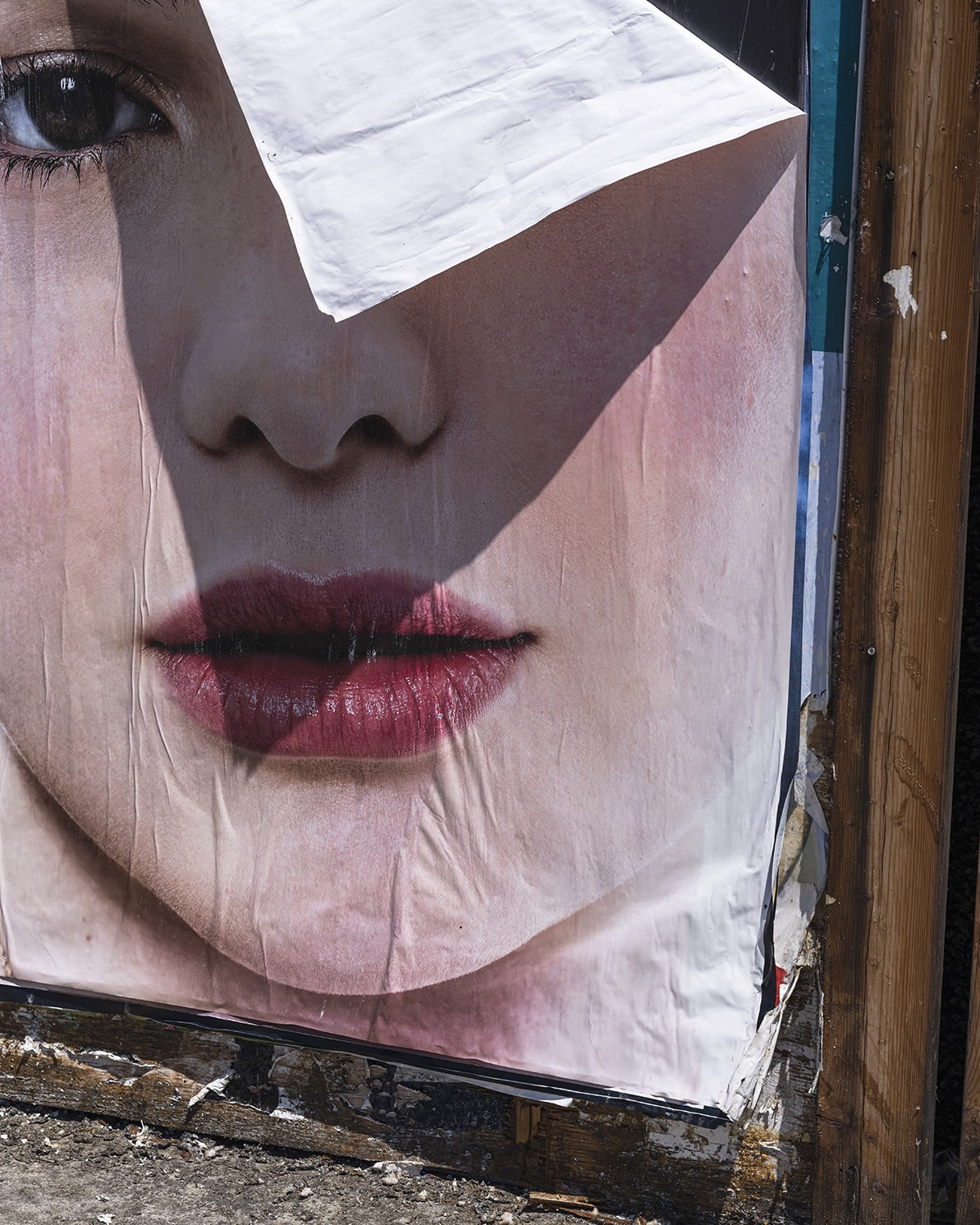 Anastasia Samoylova Peeling Poster, Los Angeles, 2022 / Cartel despegado, Los Ángeles, 2022