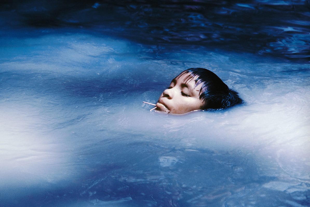 Claudia Andujar Susi Korihana thëri nadando, Catrimani, Roraima, 1972-1974