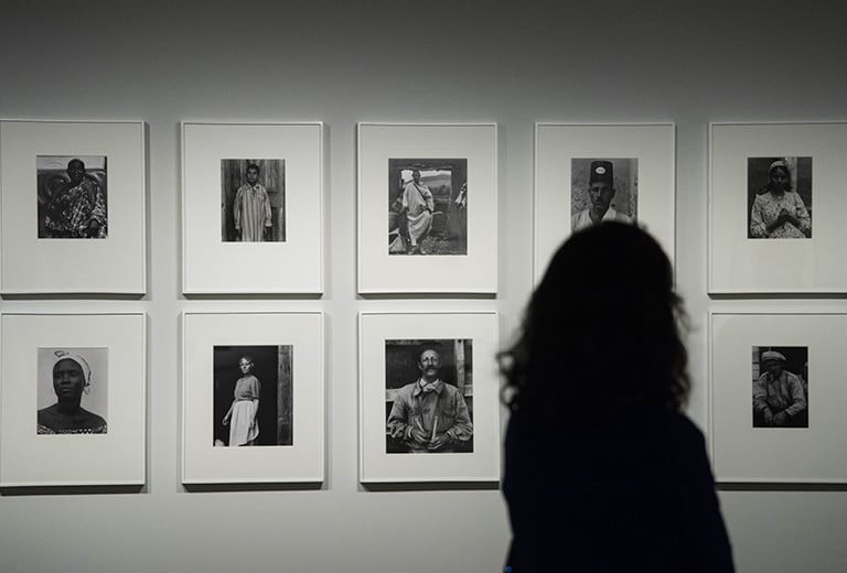 El color y el blanco y negro, el pasado y el presente, conviven en nuestras salas