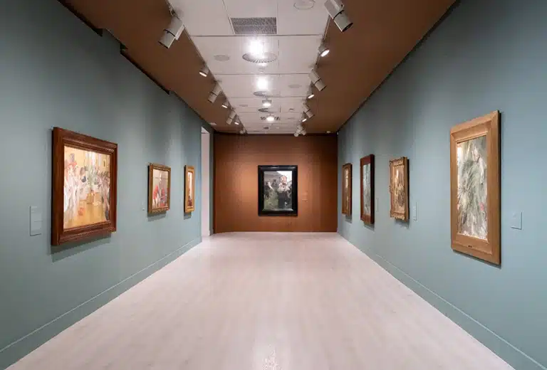 Perspective view of one of the exhibition halls of the Mapfre Foundation