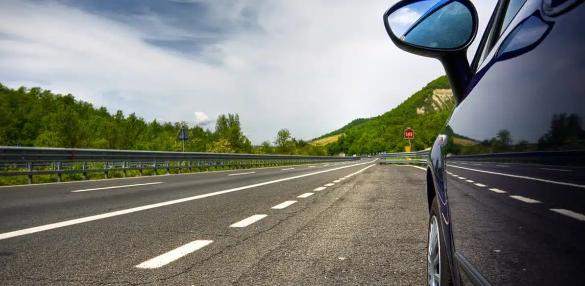 Despejamos todas tus dudas sobre la utilización de los carriles ¿Qué carril debo utilizar? ¿Debo tener en cuenta el número de carriles, si circulo por vía urbana o si es en autopista?