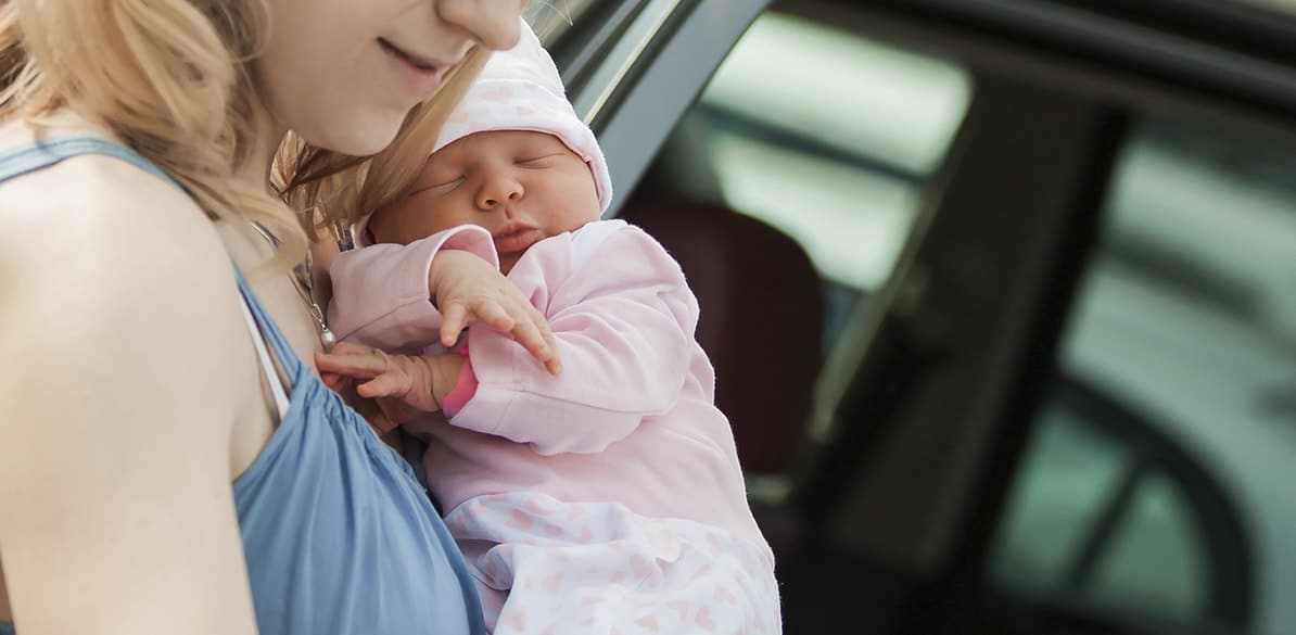 ¿Cómo vamos a llevar a nuestro recién nacido en su primer viaje en coche y cómo lo vamos a desplazar en los viajes sucesivos?