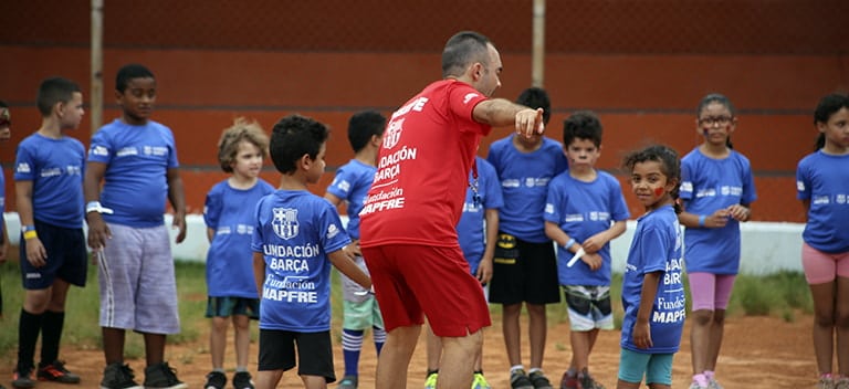 Jóvenes de comunidades vulnerables en Brasil