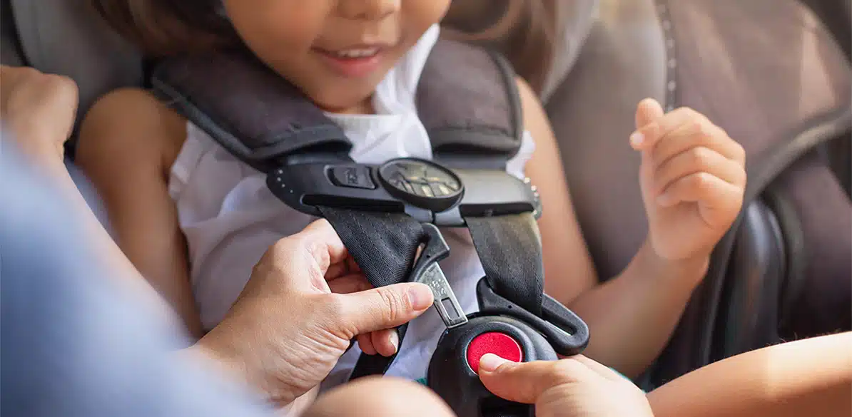 Importance of shoulder protectors in child car seats