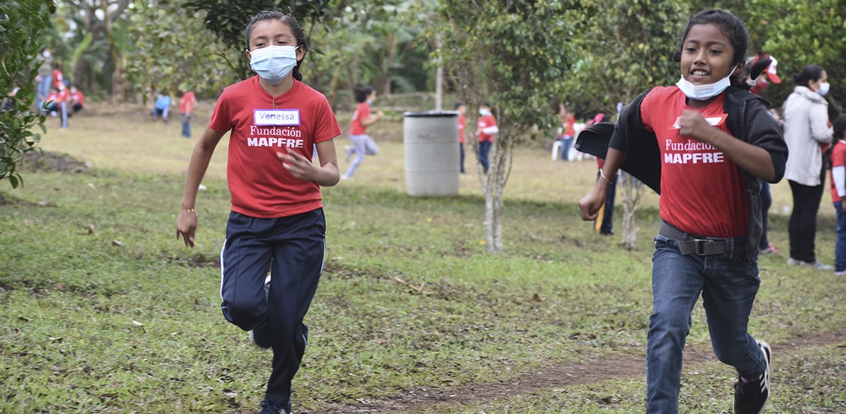 Fundación MAPFRE's red and white in Nicaragua Fundación Luceros del Amanecer organized an event to celebrate our commitment with its programs
