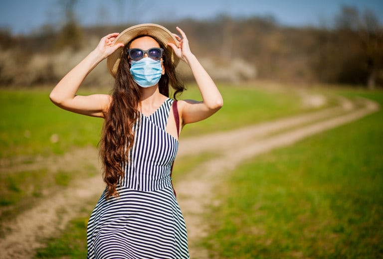 No dejes que la mascarilla te amargue el verano