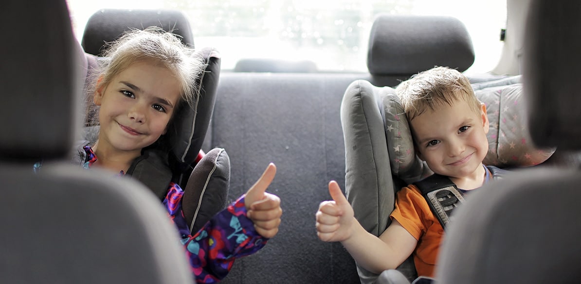 Sillas infantiles: Cómo deben viajar los niños en el coche, Análisis en  español