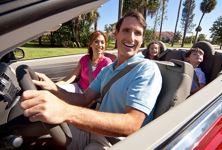 The safest way of taking children in two-seaters and convertible cars