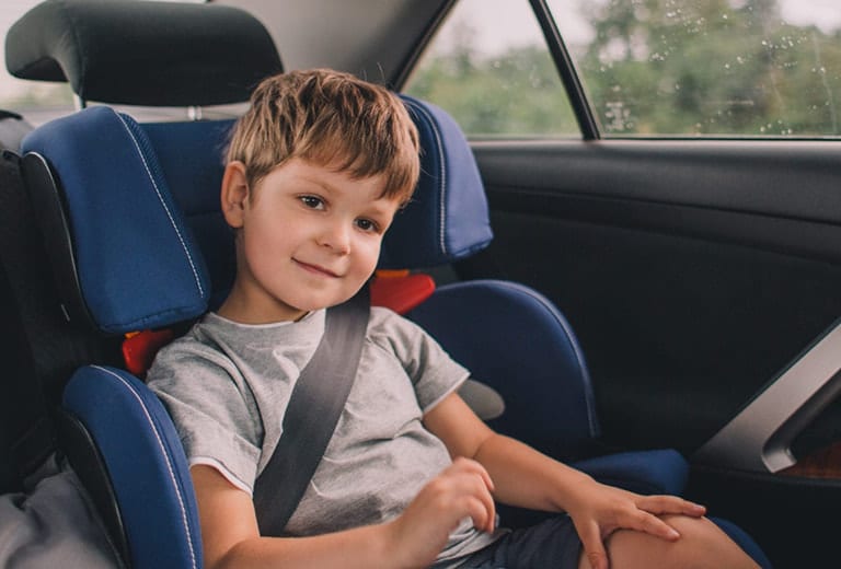 Sillas de coche grupo 2/3 para niños, ¿hasta cuándo usarlas?