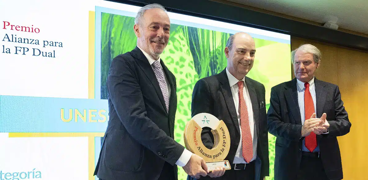 El grado superior de técnico en seguros recibe el Premio Alianza para la FP Dual