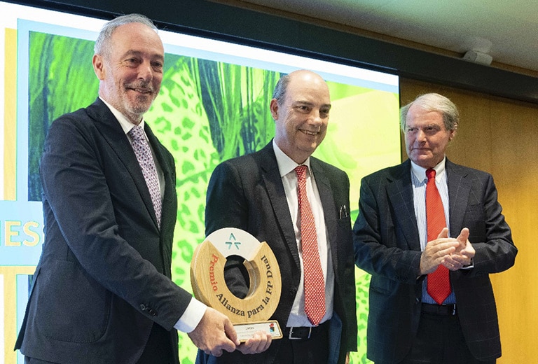 Nosotros apostamos por la FP Dual. ¿Y tú? El grado superior de técnico en seguros recibe el Premio Alianza para la FP Dual