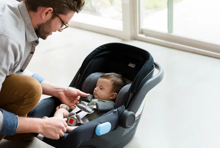 ¿Se aconseja que los bebés duerman en la sillita de coche?