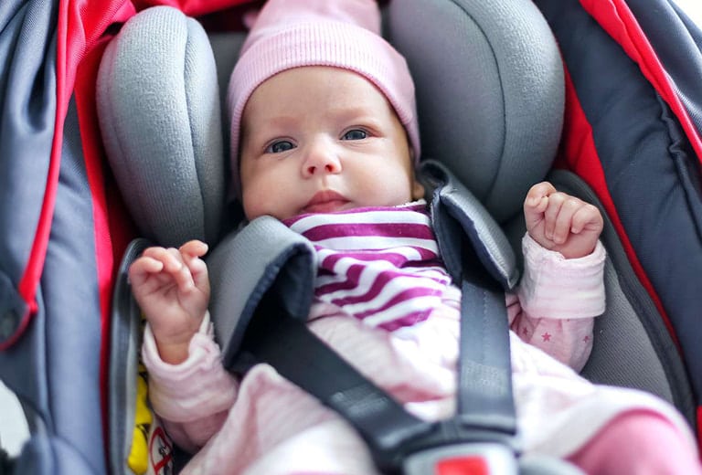 Qué debes saber antes de comprar una silla de coche para bebés