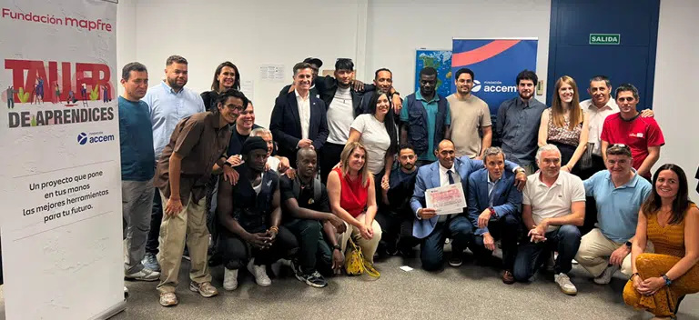 Taller de Aprendices Foto de grupo de los participantes del Taller de Aprendices de Fundación Mapfre y Accem