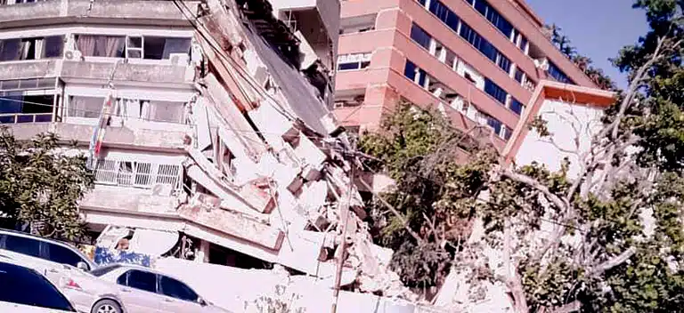 Con los afectados por los terremotos en Venezuela