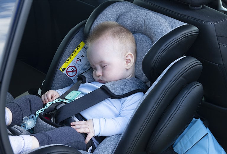 Reducer cushions in specific child seats for infants