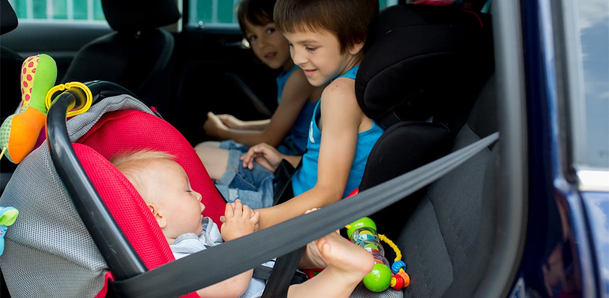 Here are the secrets to traveling with 3 children in the rear seats of your car