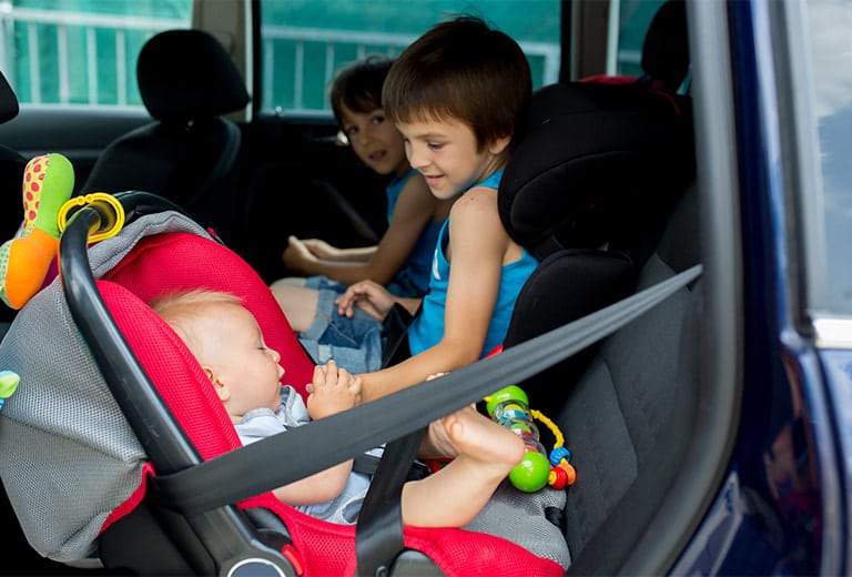 How to travel safely with 3 children