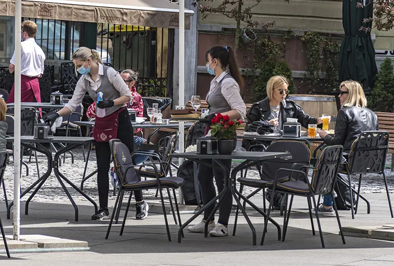 ¿Tienes un bar, una terraza o un restaurante? Bienvenido a la nueva normalidad En tu local toda precaución es poca