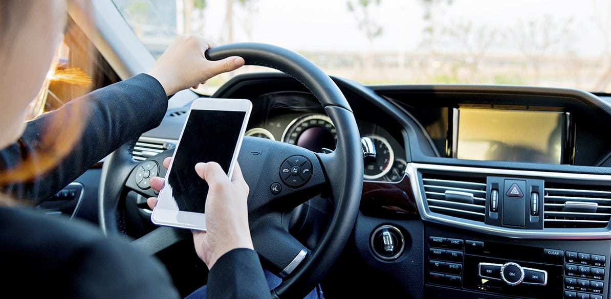 ¿Conoces cuál es la repercusión de hablar por el móvil mientras conduces?
