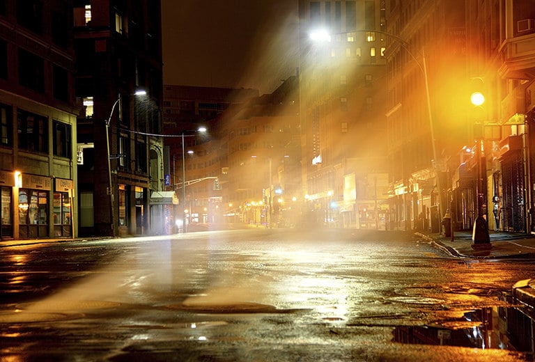 ¿Qué alumbrado debo utilizar con lluvia o niebla?