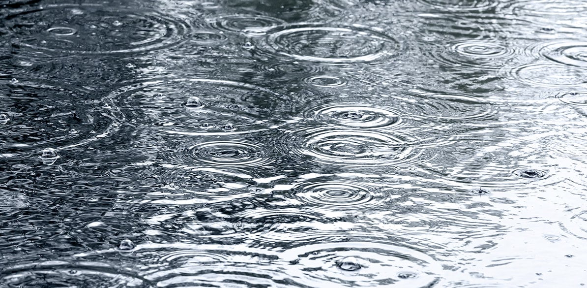 Qué es y cómo evitar el aquaplaning El aquaplaning es un fenómeno que ocurre cuando las ruedas del auto no se adhieren a la carretera por causas de lluvia