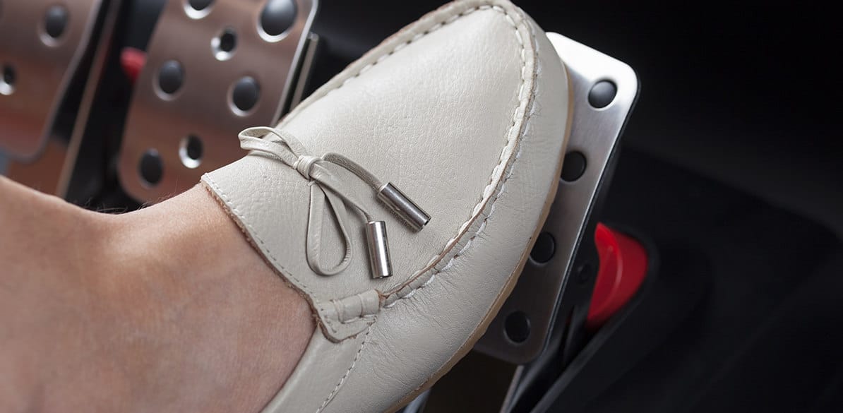 Conoce cuál es el uso correcto de los pedales del coche y su repercusión en tu seguridad