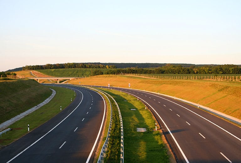 Ventajas y desventajas de circular por autopista, autovía o ciudad