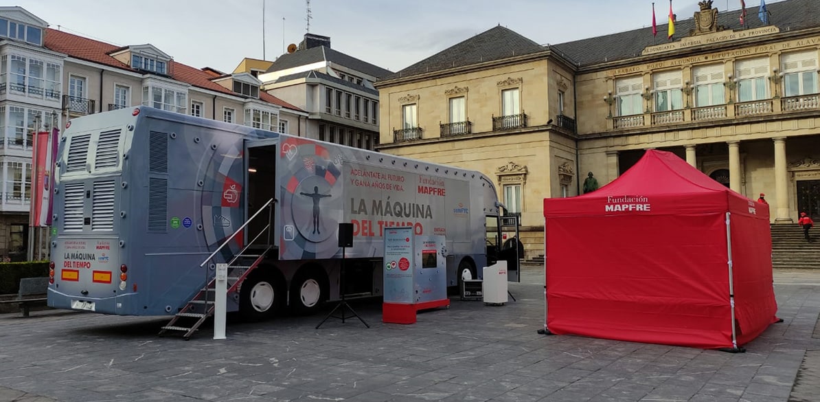 La Máquina del Tiempo viaja a tu ciudad Sube a nuestro autobús y controla tu salud