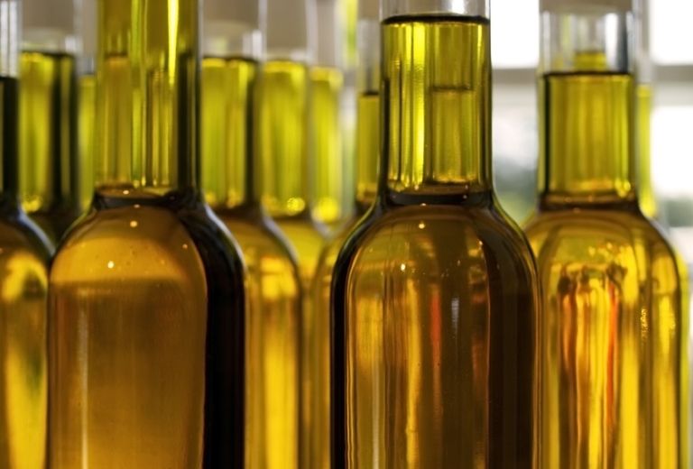 Usa aceite de oliva para cocinar o para aliñar tus platos