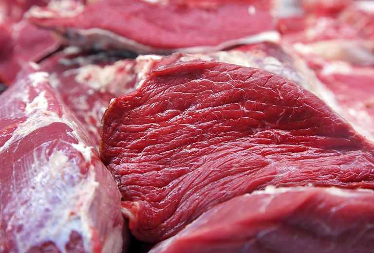 Red meat is rich in saturated fatty acids