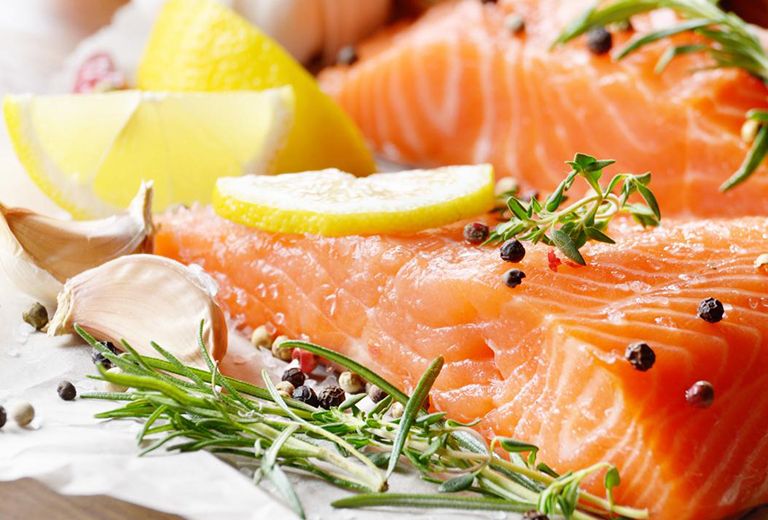 La grasa del pescado azul es rica en omega-3