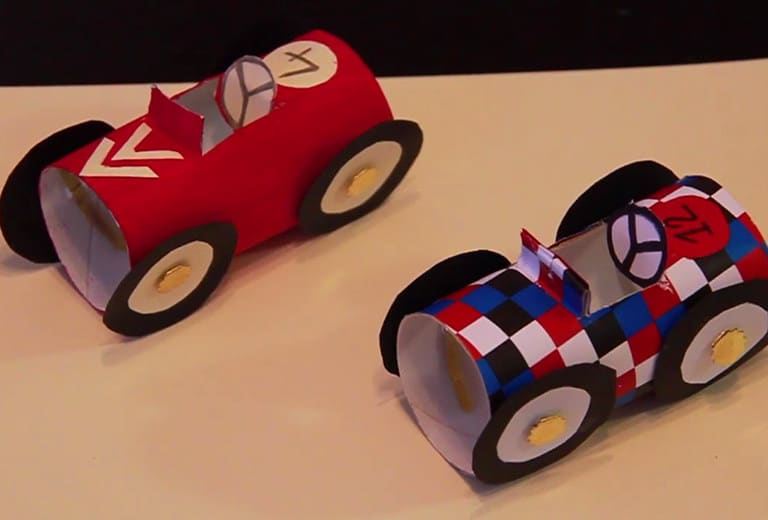 Cómo crear un coche de carreras con materiales reciclados