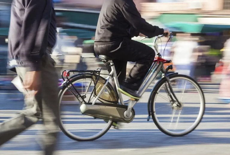 El peatón, patinador y ciclista: cómo conviven juntos