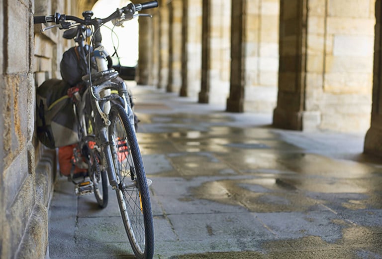 Santiago de Compostela en bici: Guía para pequeños viajeros