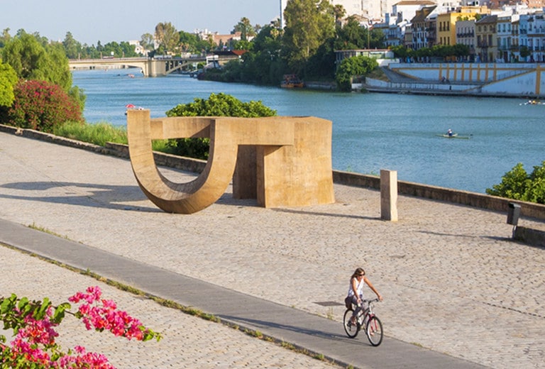 Sevilla en bici: Guía para pequeños viajeros