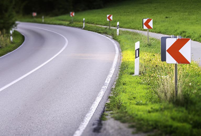 Señales de seguridad vial Conoce los diferentes tipos de señales viales que deben conocer los niños de a partir de 8 añitos