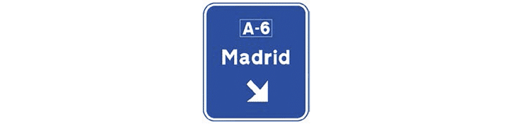 Señal sobre la calzada, en carretera convencional. Salida inmediata hacia autopista o autovía