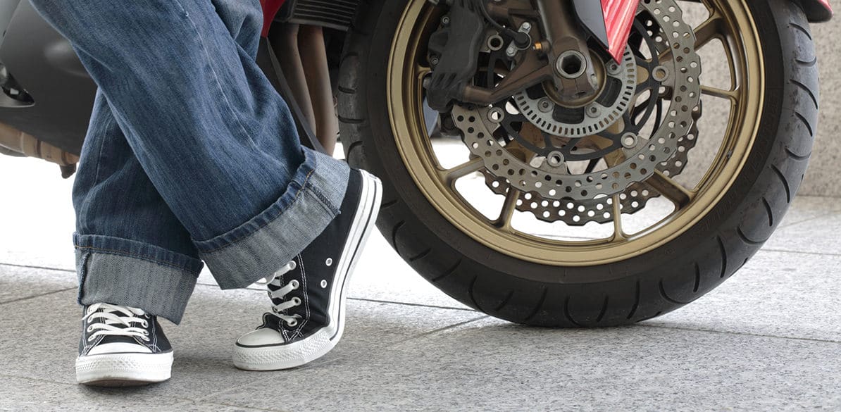 Do you know which is the best footwear to drive your motorcycle safely?