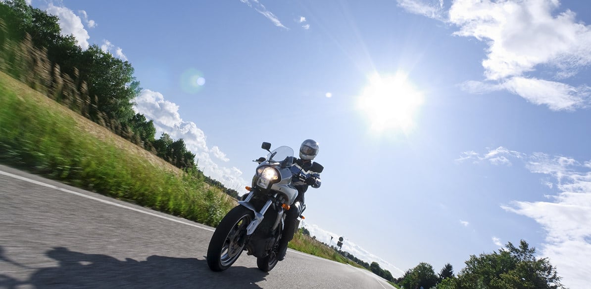 Coping with the heat on a motorcycle Let's see why we should continue to use suitable motorcycle clothing in summer