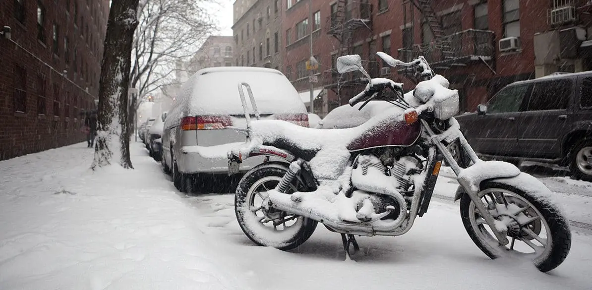 For many, the arrival of cold and winter is synonymous with leaving the motorcycle parked