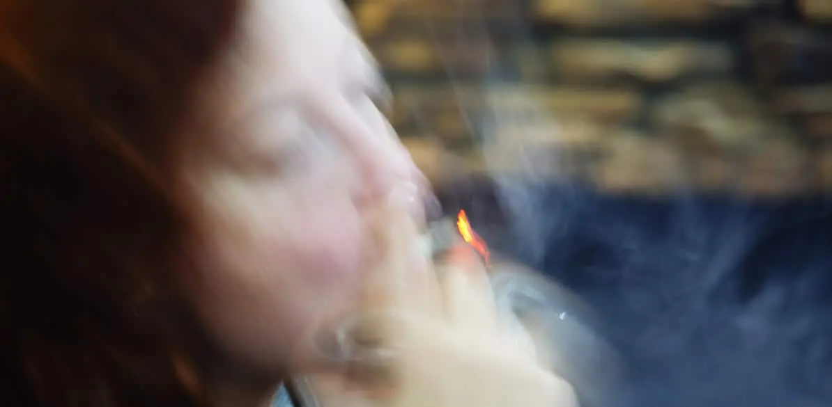 Drogas y conducción. Conducta delictiva El consumo de drogas induce peligrosidad tanto individual como social, e incapacita para conducir