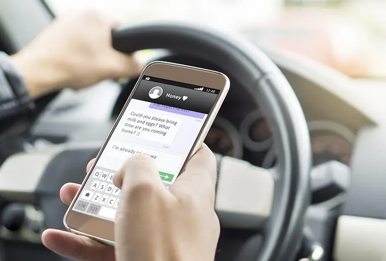 100% Atentos a la carretera Cero Distracciones al Volante