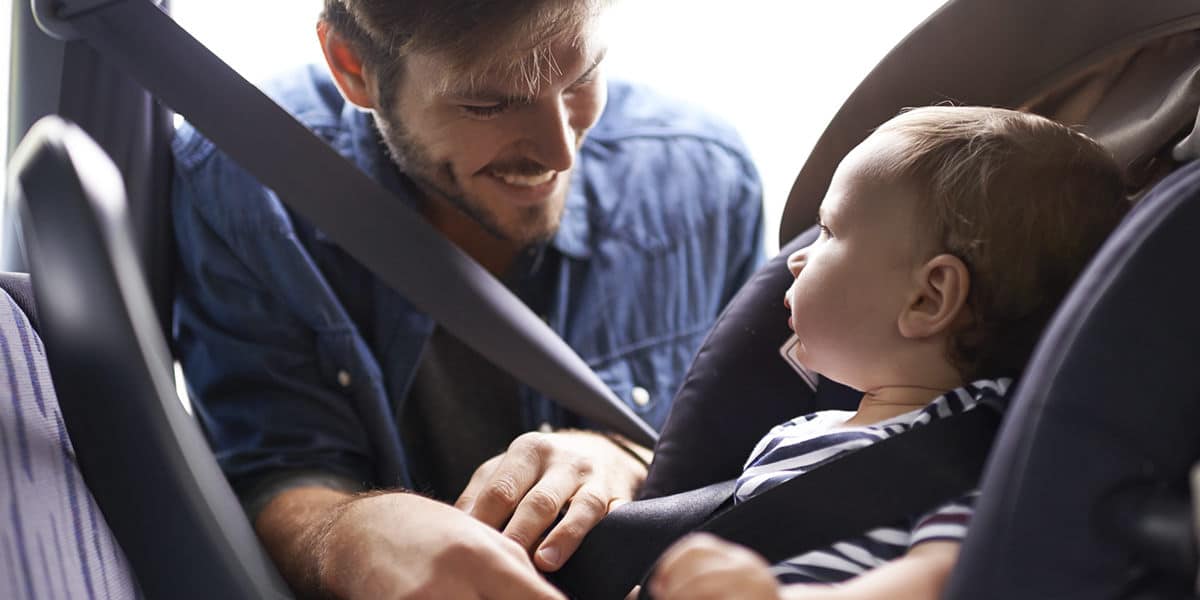 Dónde debe ir instalada la sillita en el coche? - Fundación MAPFRE