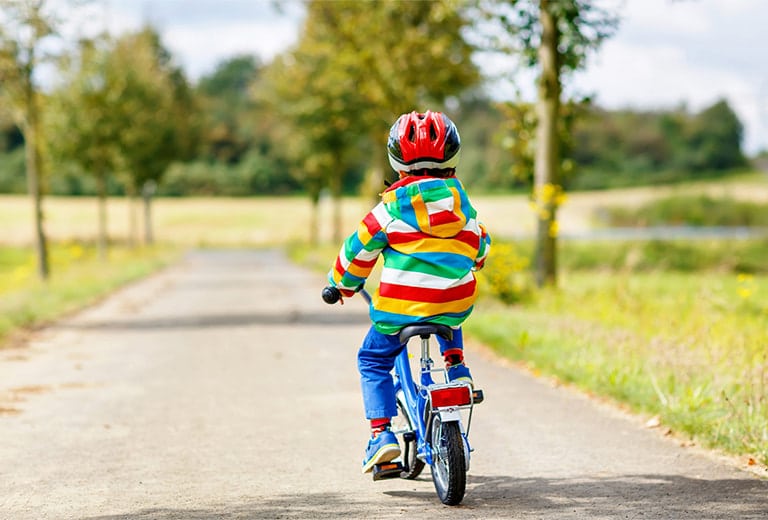 Consejos para que los niños se desplacen en bicicleta La bicicleta es un medio perfecto para moverse