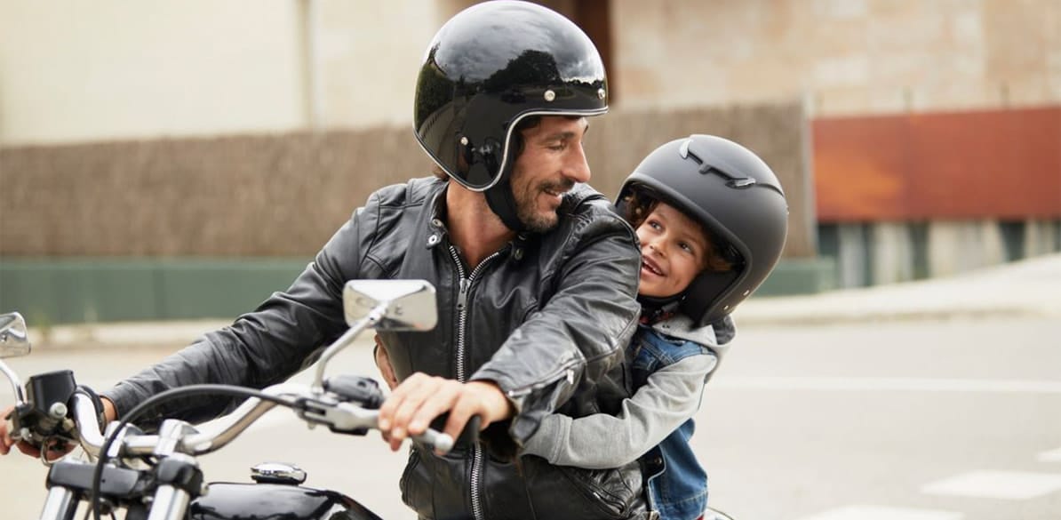 Children over 7 years of age may ride a motorcycle if accompanied by their father, mother, guardian or authorized person