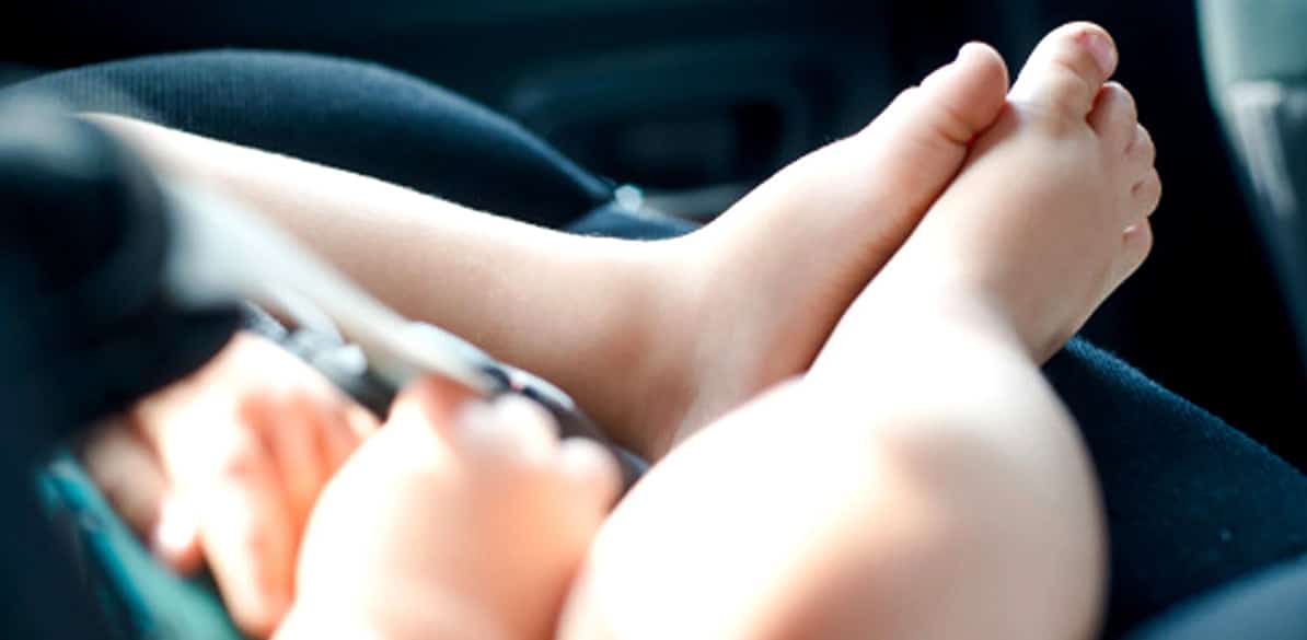 Transporting a newborn baby Newborns and cars. Basic Safety Guide.