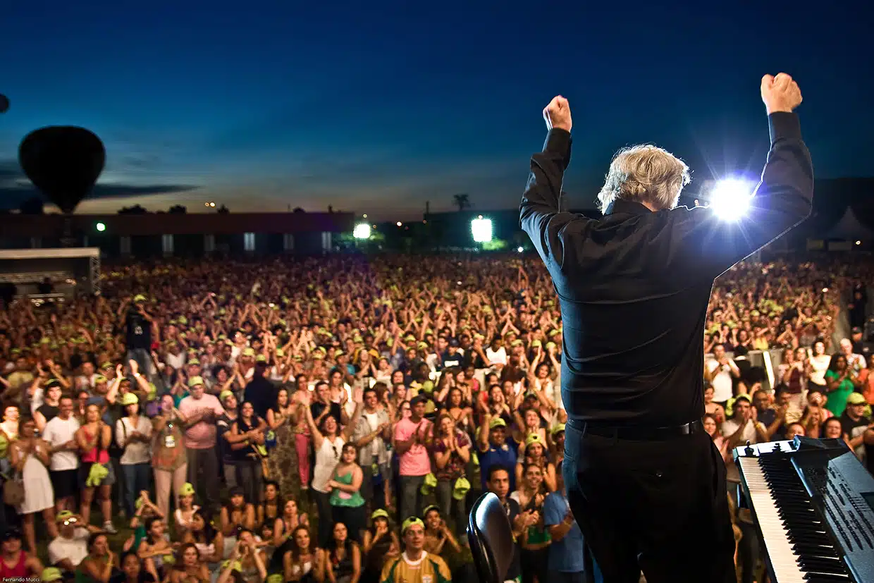 João Carlos Martins Vista trasera tras la finalización de un concierto de João Carlos Martins.