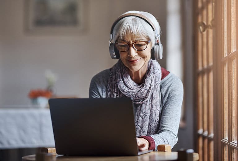 A technology platform aimed at older adults that helps them to identify and prevent different types of cyber fraud in a clear and timely manner using inclusive language